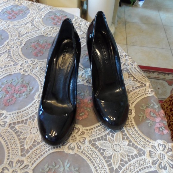 Burberry Black Patent Leather Quited Heels Pumps Size 36.5M - Picture 2 of 14